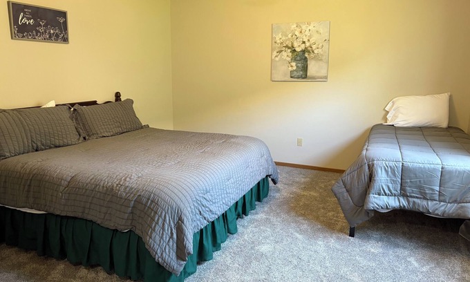 Ainsworth Casa | 3-bedroom townhome in lovely Ainsworth with AC, WiFi