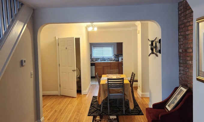 Downtown Baltimore Casa | 3-bedroom townhome in fantastic Baltimore with AC, WiFi.