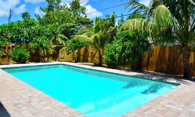Vetter Isles Estates Casa | 3-bedroom tropical pool house,Near Cruise Terminals, Beaches, Disney, KSC
