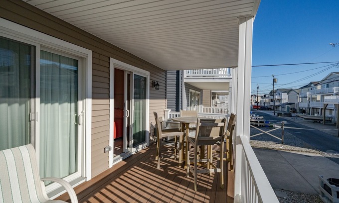 South End Condominio | 3 bedroom, two full bath home is meticulously maintained!