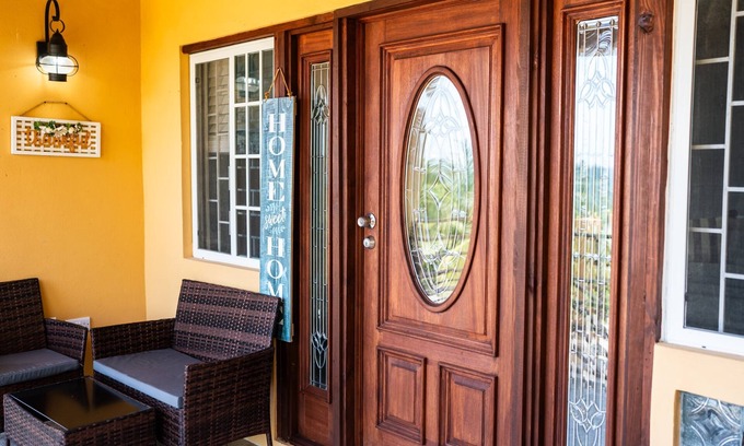 Petite Calivigny Bay Apartamento | 3-bedroom Upper Level