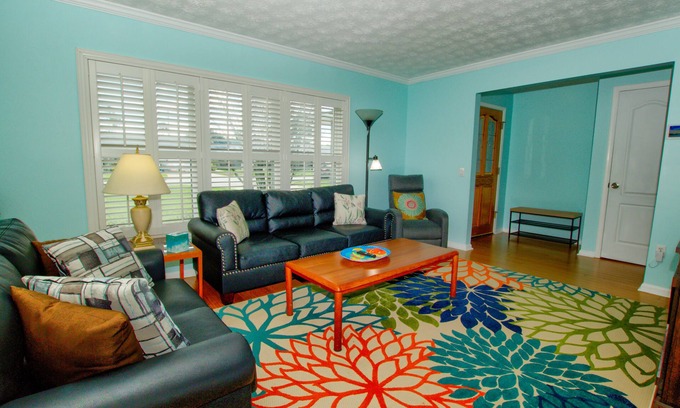 Dolphin's Cove Casa | 3-bedroom vacation home 14 minutes from St. Johns Town Center