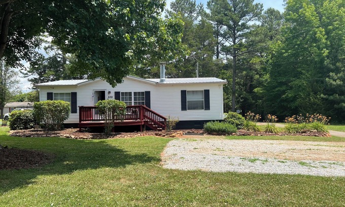 Bracey Casa | 3-bedroom vacation home just 5 minutes to Lake Gaston
