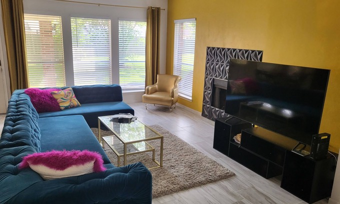Barker Casa | 3-bedroom vacation home 13 minutes from Willowbrook Mall