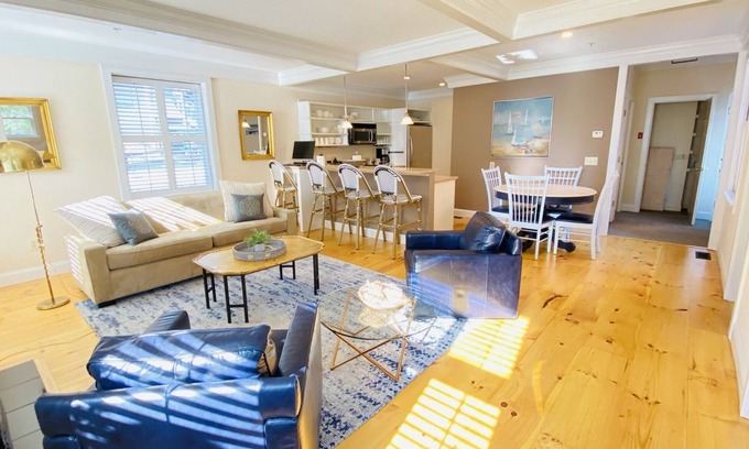 Mystic Casa | 3-bedroom vacation home just a 5-min walk to Main Street, Mystic