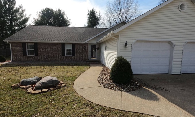 Bloomington Casa | 3-bedroom vacation home 10 minutes from Indiana University Bloomington