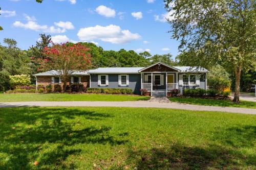 Pawleys Island Casa | 3 Bedroom Vacation Home with Salt Water Pool