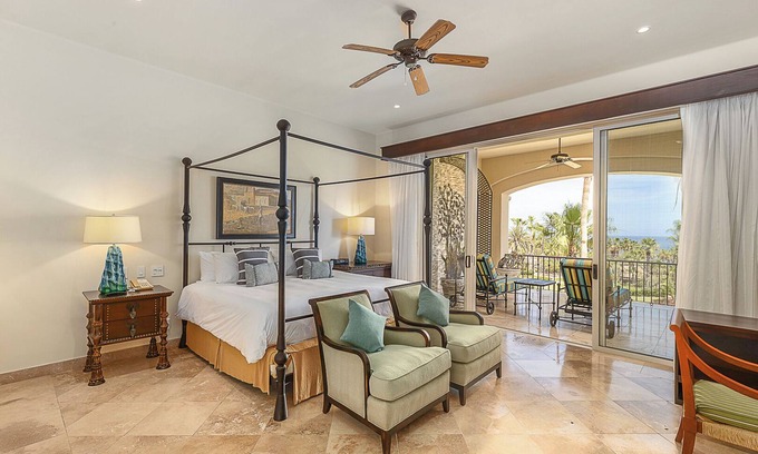 San José del Cabo Villa | 3-bedroom villa in beautiful Cabo San Lucas with AC, fitness room