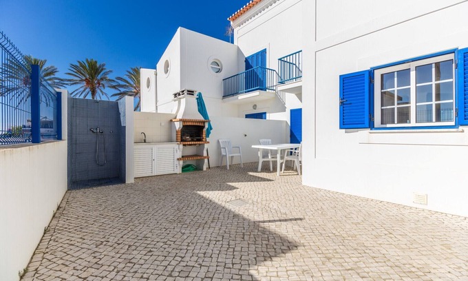 Manta Rota Chalet De Esquí | Villa de 3 dormitorios en 1ª línea de playa y wifi by AlgarveManta (21V3)