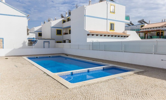 Manta Rota Chalet De Esquí | Vivienda V3 con piscina Común y WIFI by AlgarveManta (22V3)