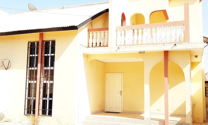 Kololi Casa | Villa de 3 dormitorios con playa al otro lado de la carretera