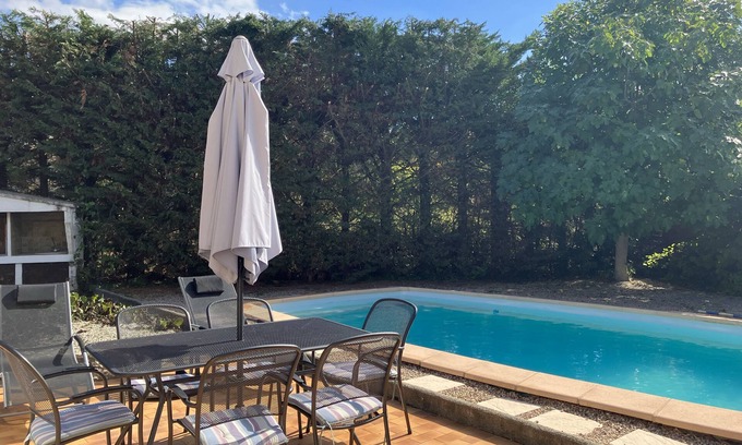 Pieusse Villa | Villa de 3 dormitorios con piscina privada climatizada, agradable jardín y vista panorámica.
