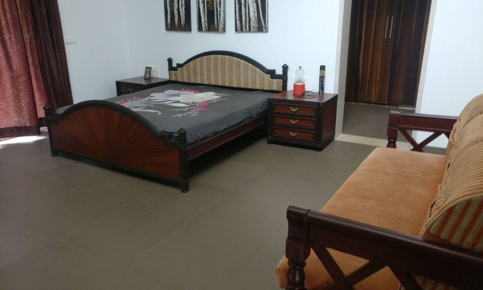 Kune N.m. Villa | Villa de 3 dormitorios con piscina, césped, sala de juegos y una discoteca.