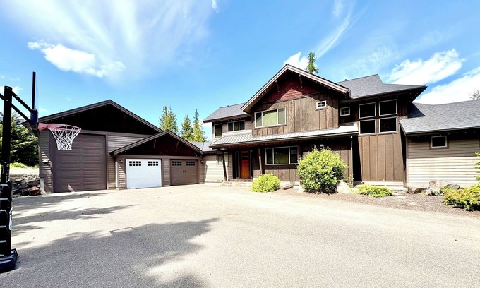 Cle Elum Casa | 3 Bedroom w/ Game Room / Gourmet Kitchen / Community Pool - MNT VIEW IS AMAZING!