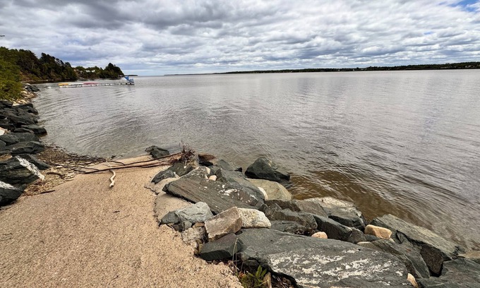 Russellville Casa | 3 Bedroom Waterfront bungalow on the banks of the Miramichi River