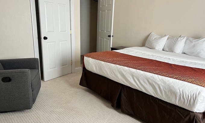 Watford City Apartamento | 3 Bedroom with Jacuzzi and daily breakfast!