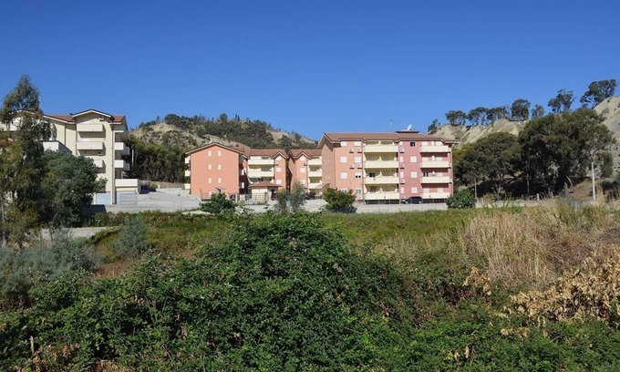 Caulonia Apartamento | Apartamento de 3 dormitorios con aire acondicionado, vista a la piscina, wifi y amplio balcón