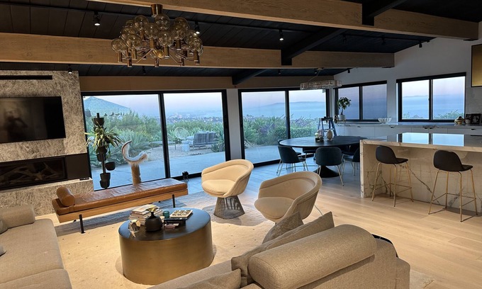 Pacific Palisades Casa | 3 bedrooms 4 bath magical ocean view modern home w/ hot tub in the Palisades