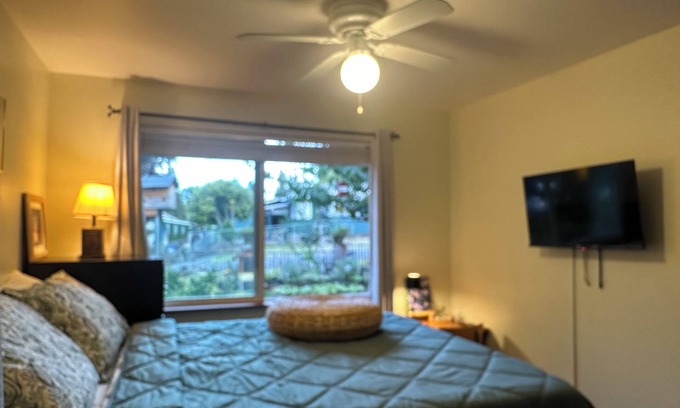 Des Moines Casa | 3-Bedrooms-5PAX-Helen’s Garden House🏡Minutes from airport@Des Moines~Seattle,WA.