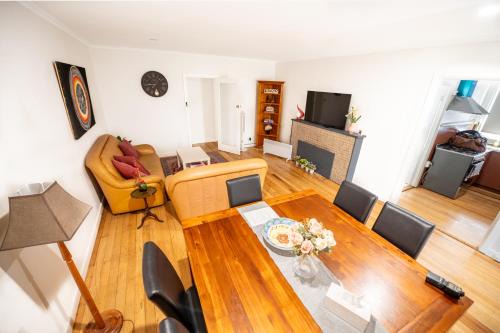 Corio Casa | 3 Bedrooms Holiday Homes In Australia