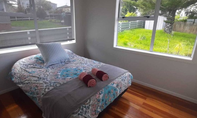Pakuranga Casa | 3 Bedrooms house + Professional Gym access - close to Shopping Centre and Bus