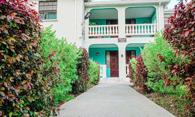 Cane Hill Casa | 3 Bedrooms in paradise w/fruit trees 3 mins-Oistins!