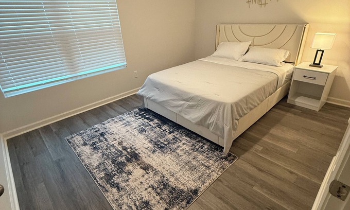 Madison Casa | 3 bedrooms modern comfort house with great services in a very good location.