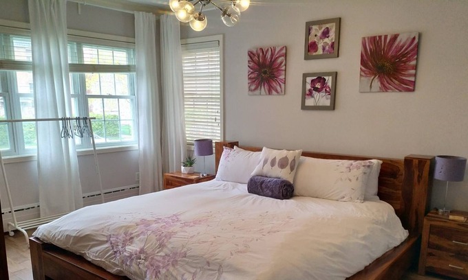 Cote-Saint-Paul Apartamento | 3 bedrooms place in Montreal , with patio, free parking, 10-15 min to downtown