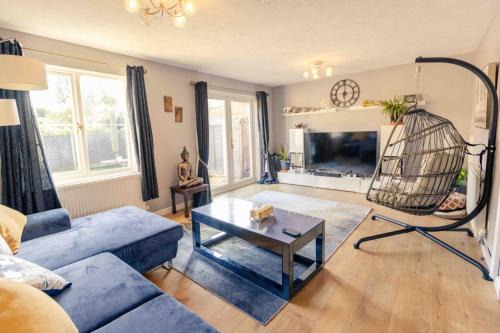 Andover Casa | 3 Bedrooms - Sleeps 8 - Wifi - 3 Car Parking