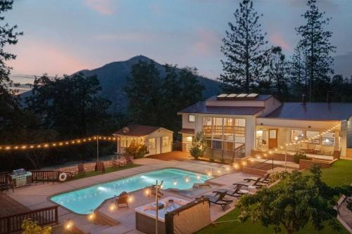 Mariposa Casa | 3 Bedrooms with 2 Bonus Rooms and Views! Pool with Spa