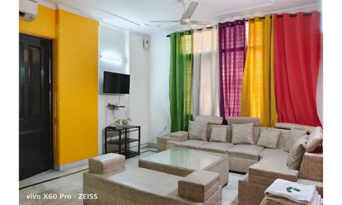 Lajpat Nagar Apartamento | 3 BHK Apartment in Lajpat Nagar Market by HostMyStay