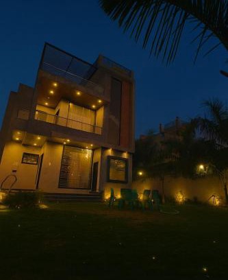 Jaipur District Casa | 3 BHK Farm with 2 jacuzzi, Pool, Lawn & Mountain View