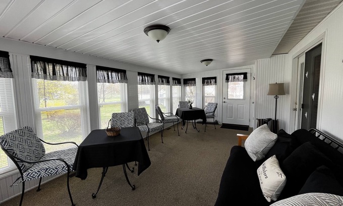 Hillsboro Casa | 3 BR/2 BA Family-Friendly Country Home near The Caverns and Sewanee