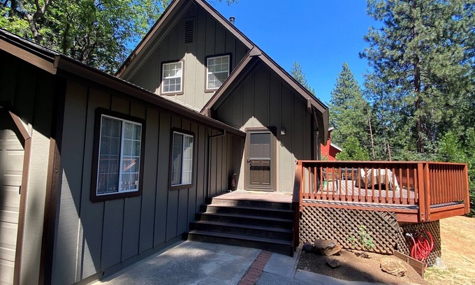 Arnold Cabina | 3 BR, 2 BA mountain cabin in Arnold 10 minutes to White Pines Lake