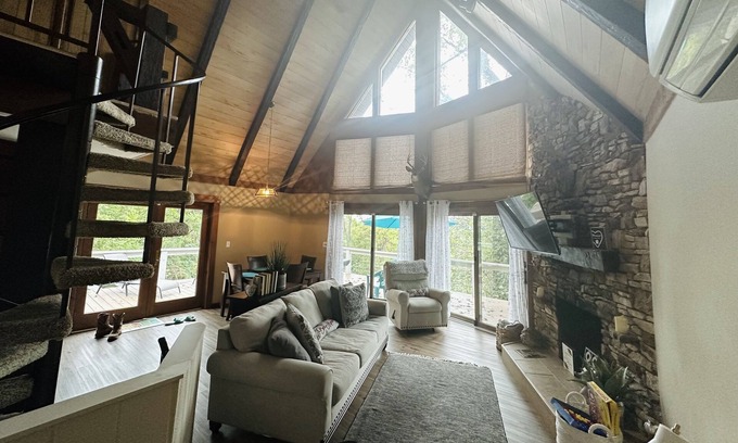 Middletown Casa | 3 BR/3Bth home in the woods Inground pool & New Hot Tub. Close to Hershey Park!