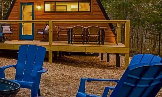 Omaha Cabina | 3 br Cabin nestled next to creek private hot tub
