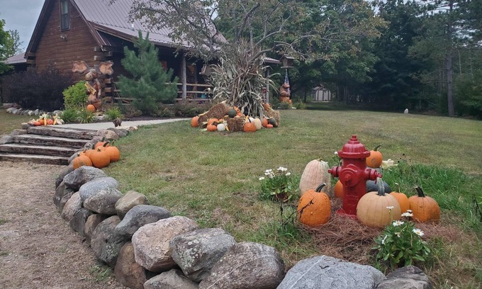 Friendship Cabina | 3 BR Cabin on 80 Acres with Hiking, ATV, Horse Trails WiFi, AC, Fishing Pond