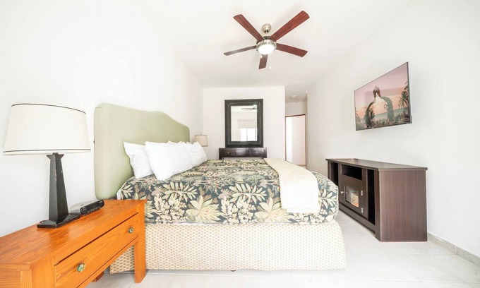 Playacar Chalet De Esquí | 3 BR Condo with Pool - Playacar Phase II