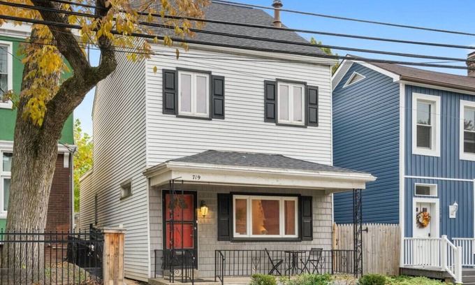 Shadyside Apartamento | 3 BR home|Steps from Walnut Street w/Free parking!