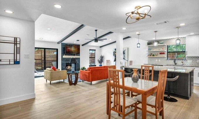 Southampton Casa | 3 BR, King Beds, Free Parking | Sunset Serenity