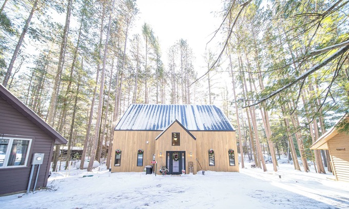 Manitowish Waters Cabina | 3 BR l Lakefront Cabin l Skiing I Snowmobiling