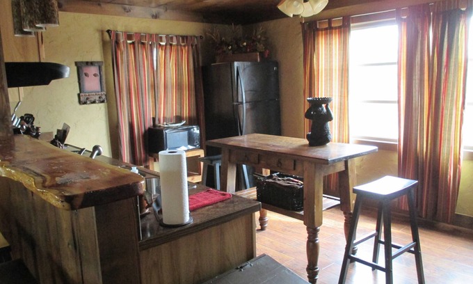 Cassville Cabina | 3 BR Pesca Lujo Chalet-Patio cercado-Pet Friendly-Outdoor Patio-fogata anillo