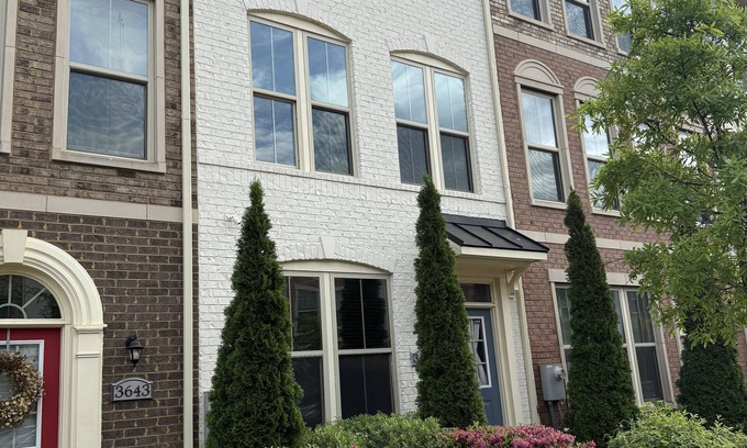Fort Lincoln Casa | 3 Br Modern Townhome Newly Built - 15 mins from Downtown DC