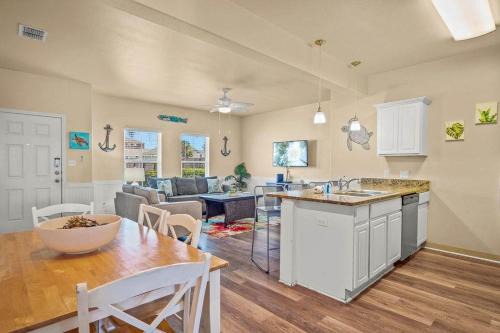 Corpus Christi Casa | 3 Br Padre Isl Retreat Min to Beach Dog Friendly