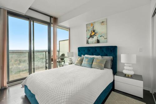 Bay Cloverhill Apartamento | 3 BR Panoramas Lake Ontario and CN Tower View