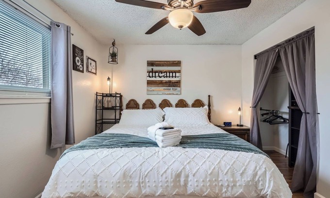North Central Westminster Casa | 3 BR Westminster Home | Hot Tub