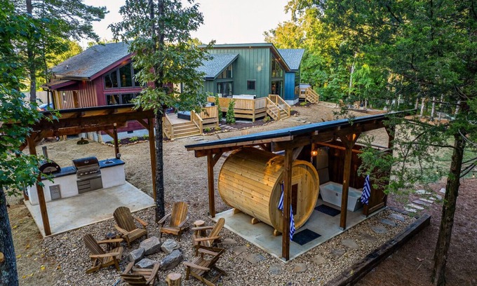 Baxter Cabina | 3 Cabins w/ Sauna, Hot Tubs, Pickleball, & Golf!
