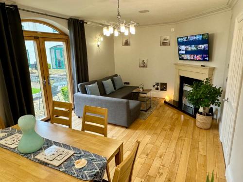 Enniskillen Casa | 3 Castle Hume Court Holiday House