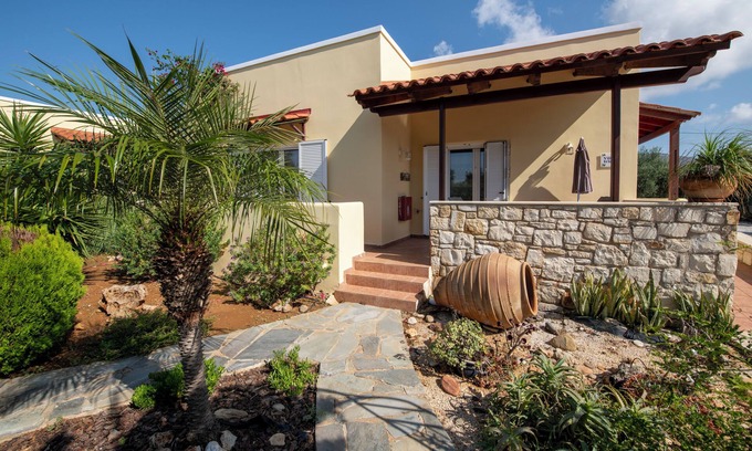 Akrotiri Villa | 3 Charming Villas in Enchanting Chorafakia with Private Pool