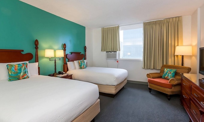 Ala Moana Casa | 3 City View Moderate Rooms at Pagoda Hotel